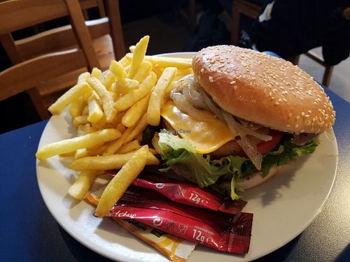 Burger at B13 Bar in Madrid