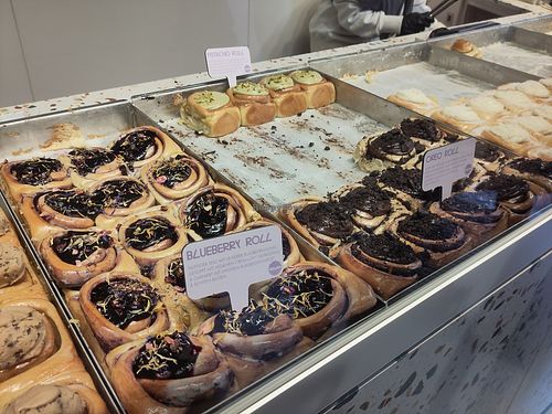 Vegan blueberry and Oreo rolls #Veganuary at Cinnamood in Munich