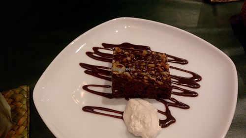 Brownie with whipped cream at Olu Olu Cafe in Tokyo