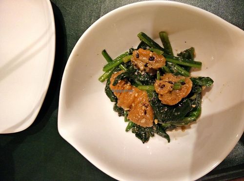 Spinach and gluten appetizer  at Olu Olu Cafe in Tokyo