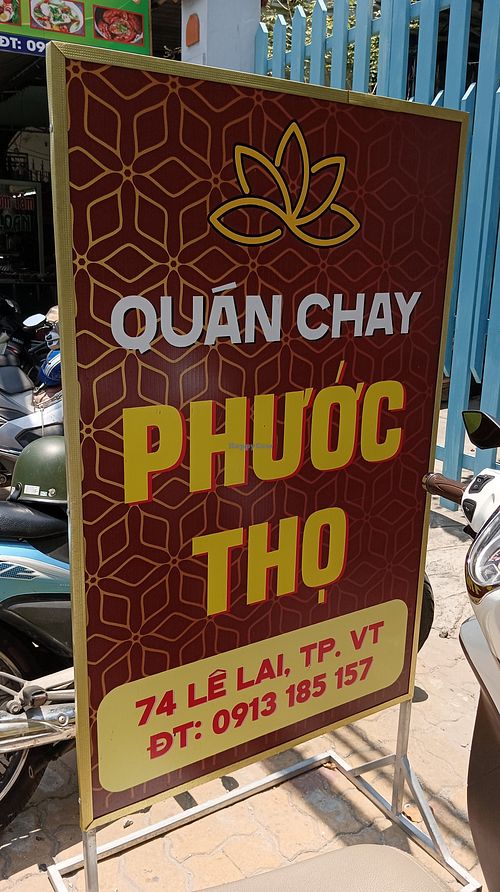 Sidewalk sign at Phước Thọ in Vung Tau