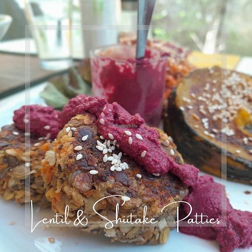 🍄 Lentil & Shiitake Patties    220 ฿

🥕 Served with a Rainbow Salad, Roasted Pumpkin & Beetroot Hummus.
 at Soulscape Café in Koh Phangan