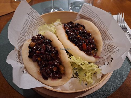 Bao Buns con Fagioli Neri e Cappuccio Viola Marinato at Native Restaurant in Camposampiero