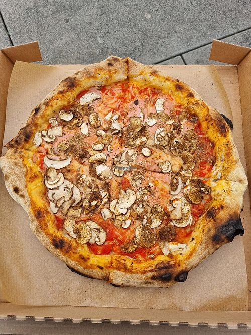 Pizza Prosciutto E Funghi at Slap Pizza in Darmstadt