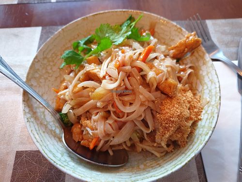 Pad Thai Noodles requested them to swap prawns with tofu and eggs with broccoli. But they left the pepper when its an ingredient.  at Zukithai Fusion Bar Restaurant in Benalmadena