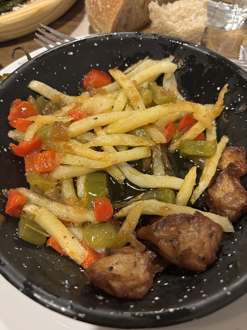 Las patatas eran precocinadas, todo estaba bañado en aceite  at O'Ceo  in A Coruna