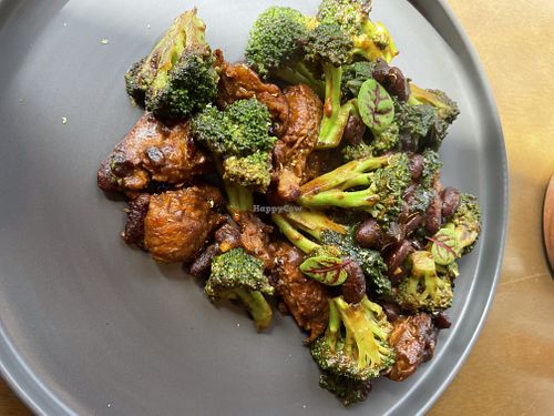 Brokkoli „non-meat"  at Dobro Top Vegan   in Dubai