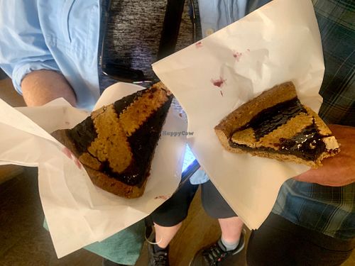 Jay & Claire enjoying the fruit crostata at Vegan Food Tour Ortigia in Siracusa