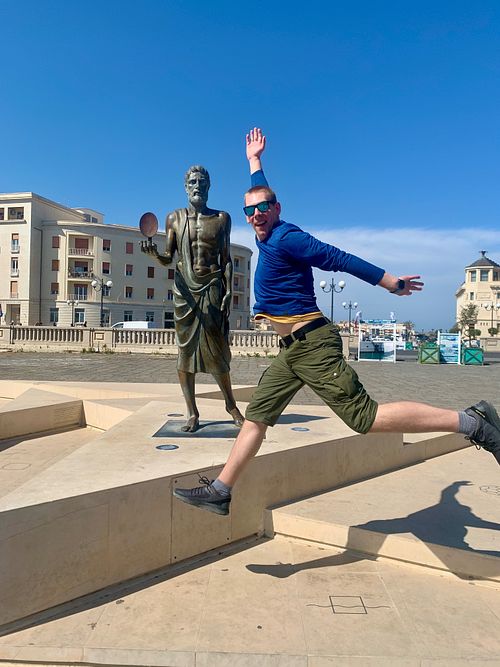 Jumping for joy with Archimedes of Siracusa - April 2024 at Vegan Food Tour Ortigia in Siracusa
