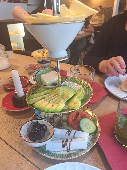 Tolles veganes Frühstück möglich at Café Miss Gugelhupf in Kandern
