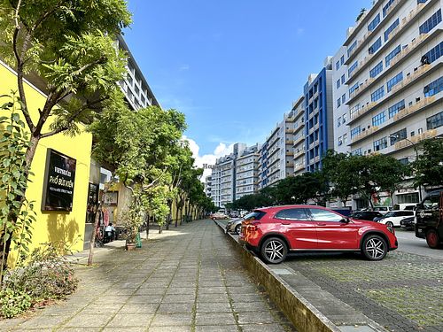 Lots of parking. Stall at the yellow building on the left   at Mama Vegetarian in West Singapore