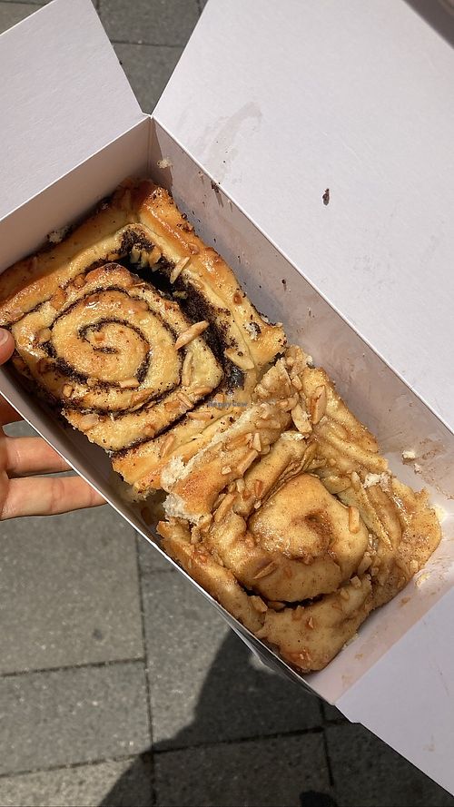 Poppy seed roll: good but could use more icing. Apple roll: amazing in all aspects   at 32 Grad - Die Werkstatt für Genuss in Munich