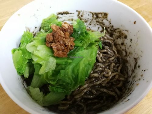sesame noodles at De'an Su Shi Fang - 德安素食坊 in Hualien