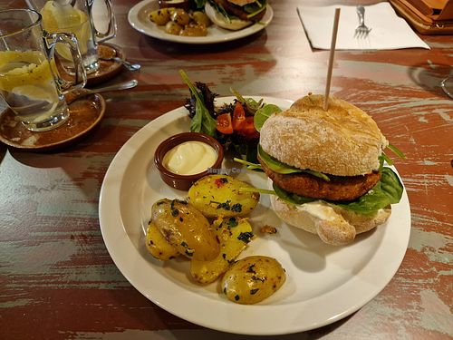 Vegan chickpea burger at Bonjardim Boutique Hotel in Nesperal