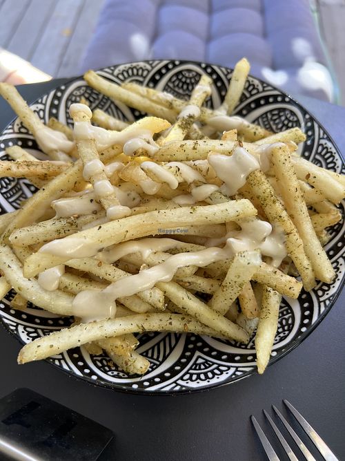 Chips with tahini   at Kapara  in Fremantle