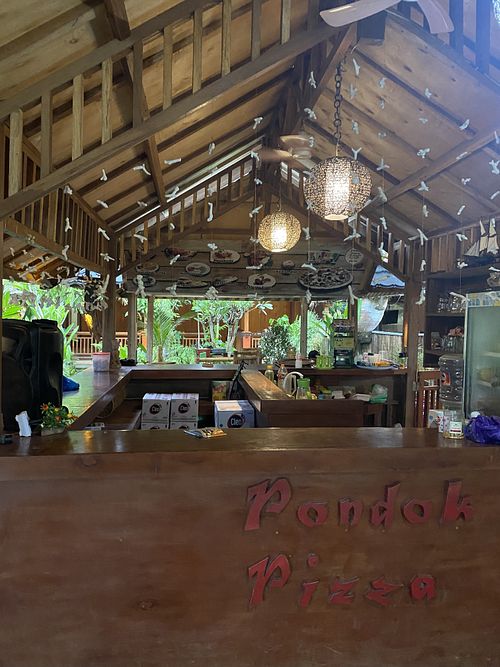 Bar en buiten zit gedeelte  at Podok Pizza in 