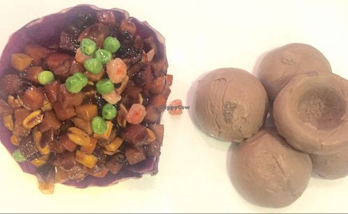 Vegetarian Lifestyle veggie mock meat dish in radicchio with buns at Zǎozǐ Shù - Vegetarian Life Style - JiangNing in Shanghai