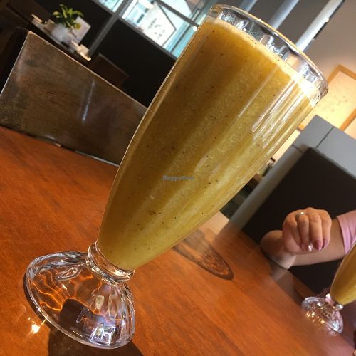 best juice ever! Orange and kiwi at Zǎozǐ Shù - Vegetarian Life Style - JiangNing in Shanghai