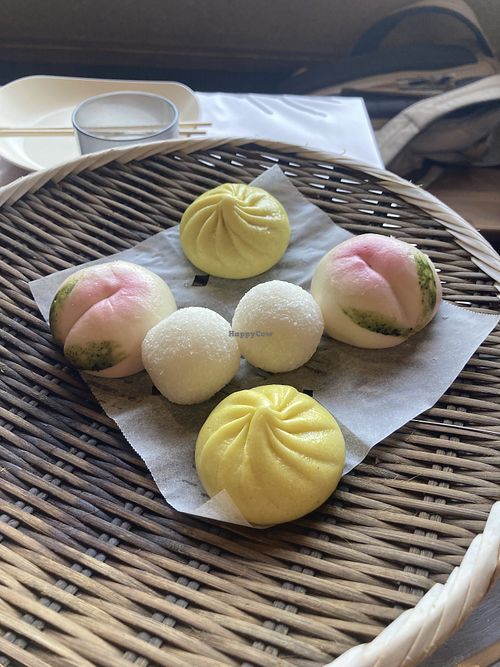 The yellow ones are not vegan! But the “peaches” aree  at Jigoku Mushi - 地獄蒸し工房 鉄輪 in Beppu