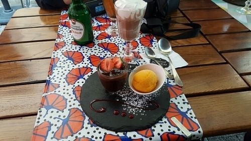 Vegan fondant and vegan hot chocolate from Madagascar at Bistrot and Chocolat in Strasbourg