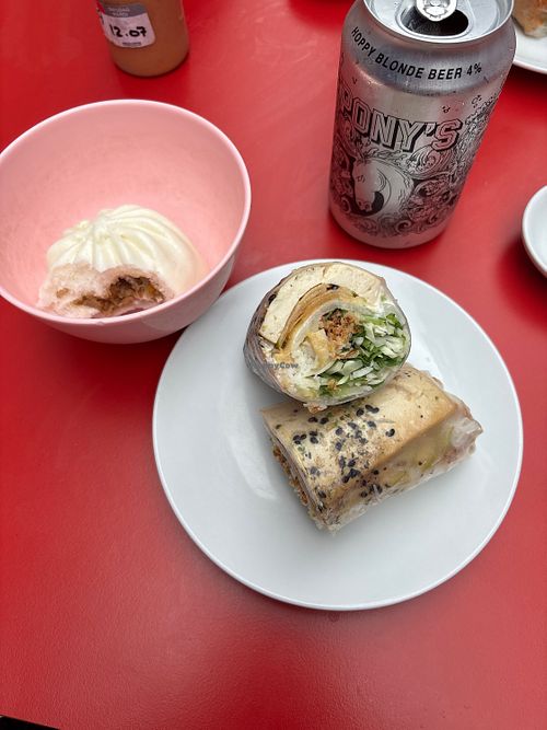 Vegan Caramelised Tofu Roll & Vegan steamed bun 🌱  at Knees to Chin  in Brussels