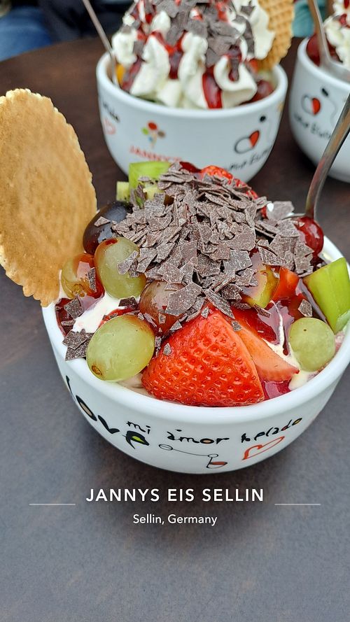  at Janny's Eis in Sellin