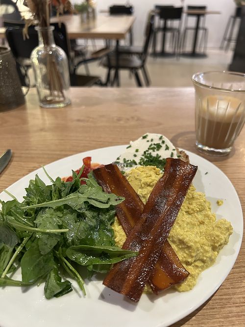   at ZEITGEIST Café in Lyon