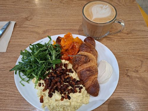  at ZEITGEIST Café in Lyon