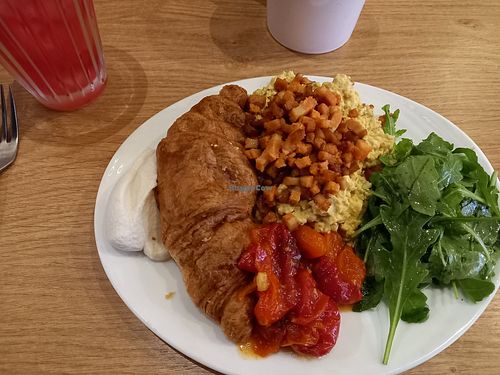  at ZEITGEIST Café in Lyon