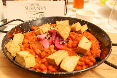 chickpea curry with fried tofu at Silvanus Panoráma in Visegrad