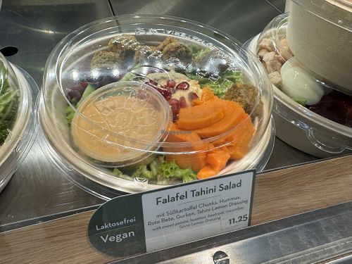 salad bowl  at Dean & David - Hbf in Karlsruhe