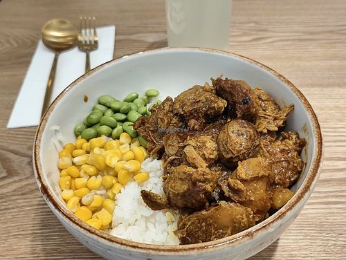 vegetarian mutton Rendang rice bowl at Escapade Vegetarian 準提素食 in Central Singapore