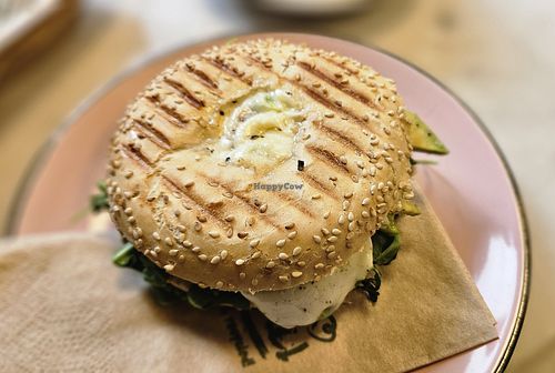 Avocado Bagel at Röstzeit Kaffeerösterei in Dusseldorf