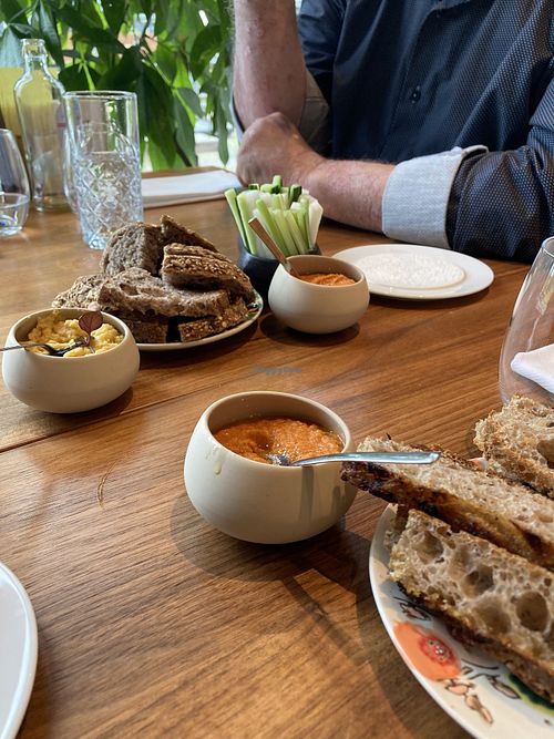 Starter: crudite, fresh sourdough and dips (with herb butter for the non-vegan)  at Graan & Zo in Oud-alblas
