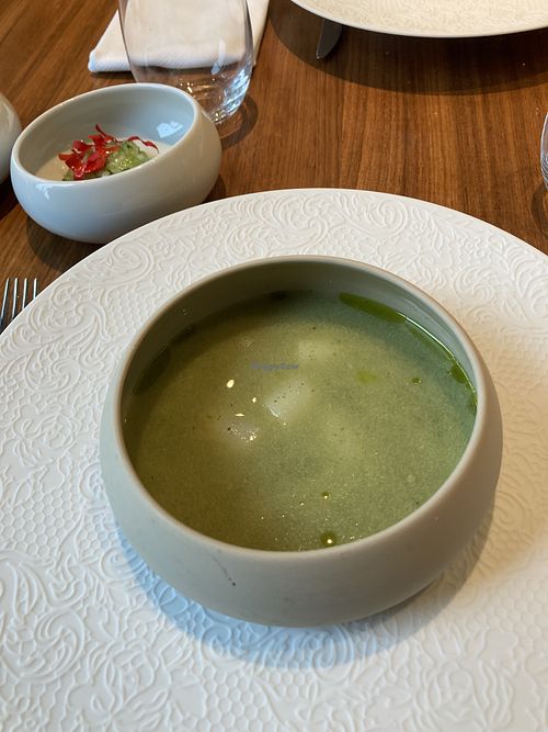 Asparagus soup with cucumber and mint salad  at Graan & Zo in Oud-alblas