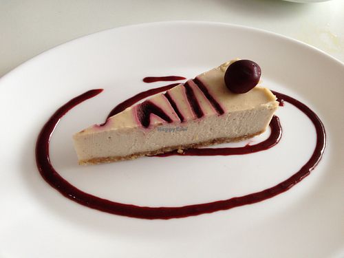 Berry 'cheesecake' at Pure on Raw in Sheffield
