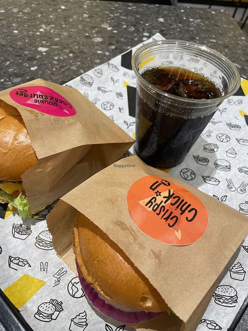 Double Cheezeburger + Chikn  at VINCENT - Hbf Leipzig in Leipzig