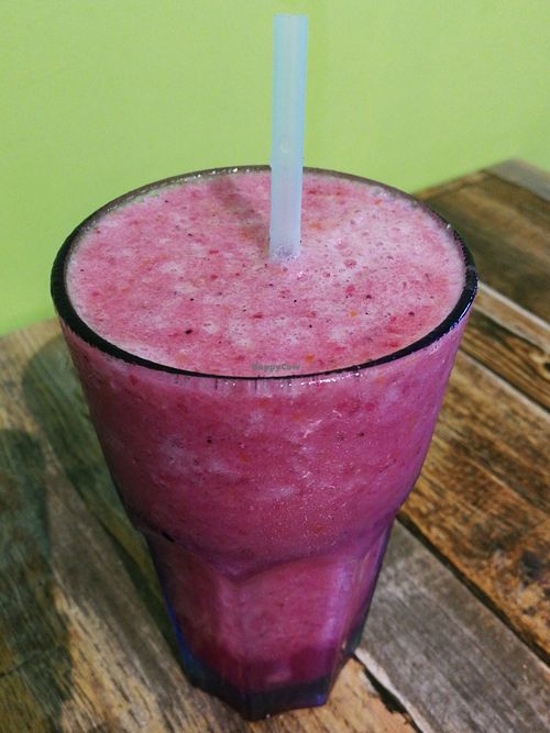 fresh dragonfruit juice at Amitābha  - 阿彌搭巴 in Jian