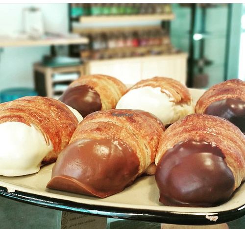 Croissants de xocolata negra vegans at El Cacau in Olot