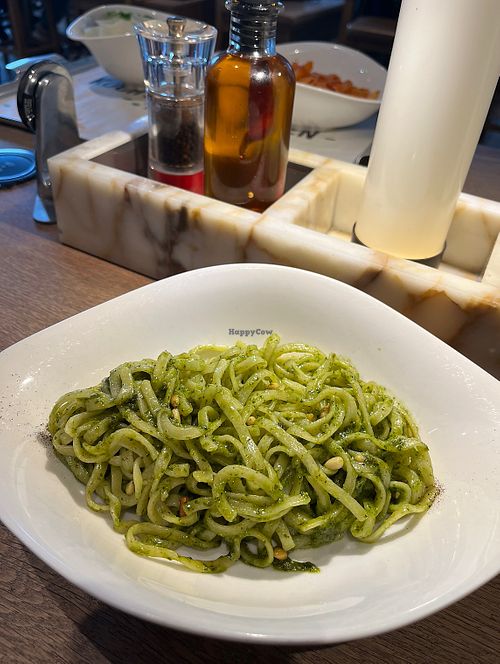Vegane Pasta mit Pesto und Pinienkernen  at Vapiano - Augsburger Straße in Berlin