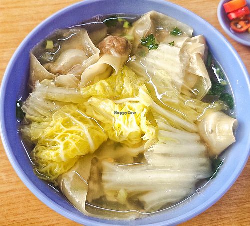 Wan ton soup at Sheng Kang - 圣康素食中心在好食光 in Kuching