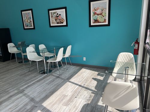 A few nice tables   at Maverick's Donut Company in Simpsonville