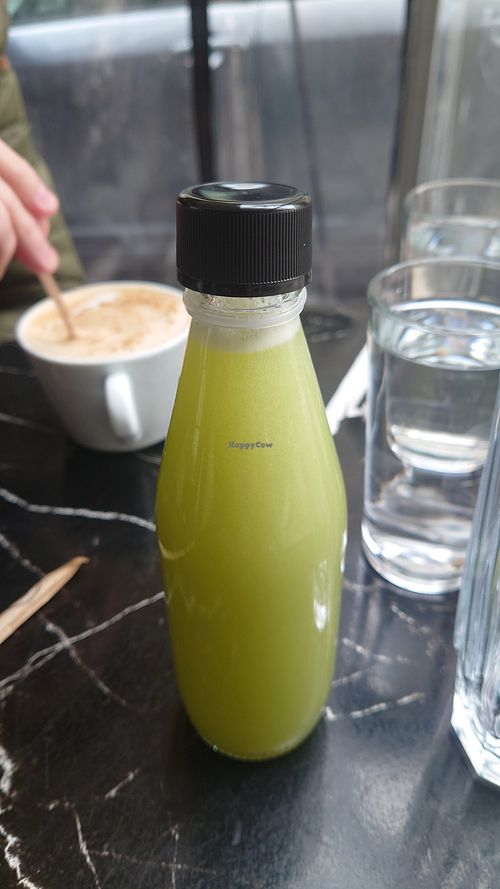 Green Apple + Kiwi cold pressed juice at Early Bites in Athens