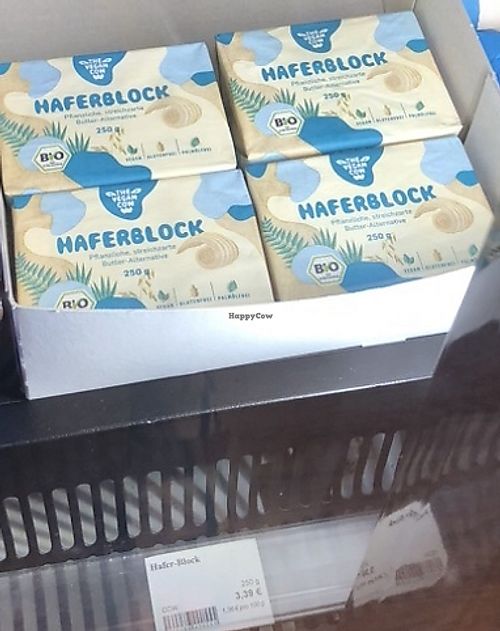 vegane Butter; es gibt auch Aslan / vegan butter  at Vinaturis Northeim GmbH in Northeim