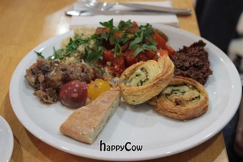  at Lesecafe Anstandig essen in Erlangen