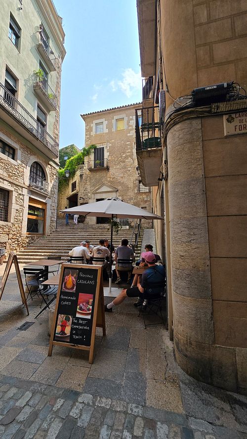 Outdoor seating at Verd in Girona