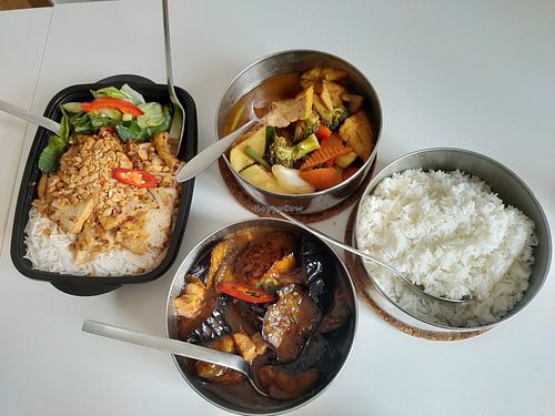 Lemongrass tofu with rice noodles and salad, tofu in tamarind sauce and braised aubergine with tofu (take-out) at Coco Viet in Cologne
