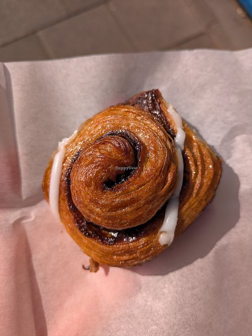 Vegan cinnamon bun at Buns From Home in North London