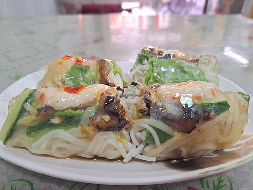 Fresh spring rolls with mock shrimp at Fuxing Tai Yue Sushi Guan - 福幸台越素食館  in Hualien