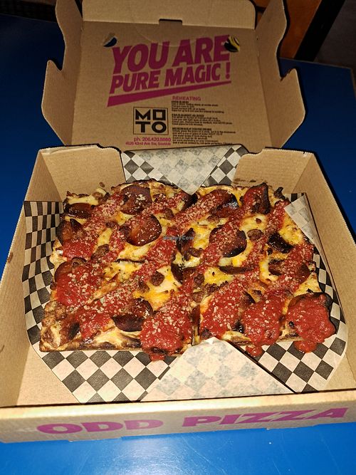 Vegan kissed at MOTO Pizza - Edmonds in Edmonds